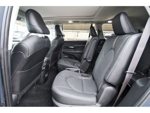 Used 2024 Toyota Grand Highlander AWD image 11