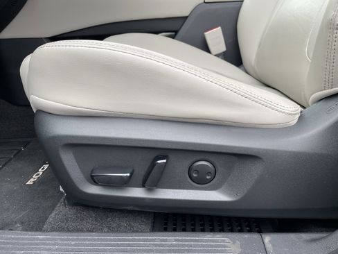 Used 2023 Nissan Rogue SL w/ SL Premium Package image 19