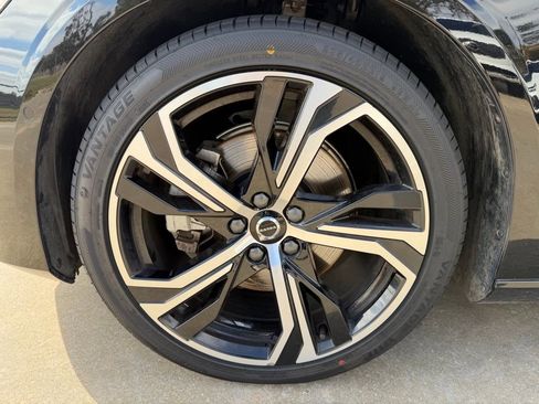 Used 2024 Volvo S60 B5 Plus image 9