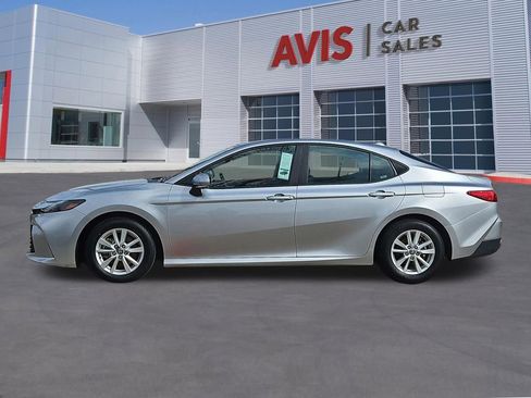 Used 2025 Toyota Camry LE image 10