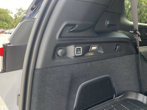 Used 2023 Jeep Grand Cherokee L Summit AWD/4WD image 32