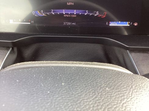 Used 2024 Jeep Grand Cherokee L Limited w/ Luxury Tech Group II image 11