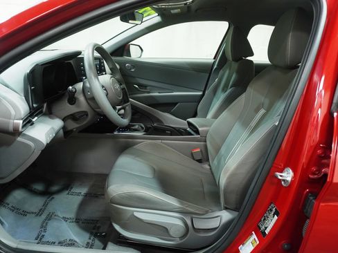 Used 2022 Hyundai Elantra SEL FWD image 13