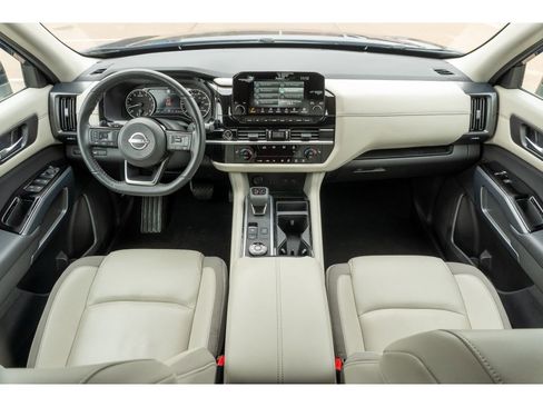 Used 2024 Nissan Pathfinder SL image 23