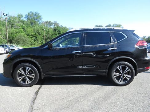 Used 2019 Nissan Rogue SV w/ Premium Package AWD/4WD image 8