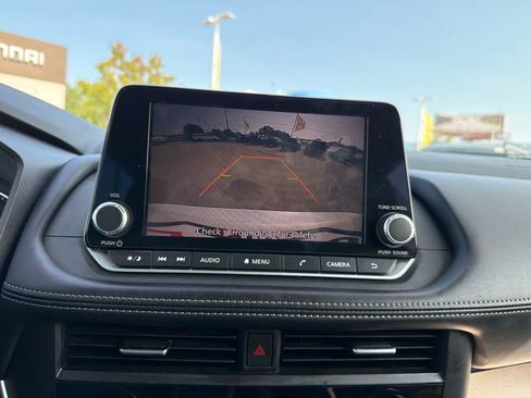 Used 2024 Nissan Rogue SV FWD image 25