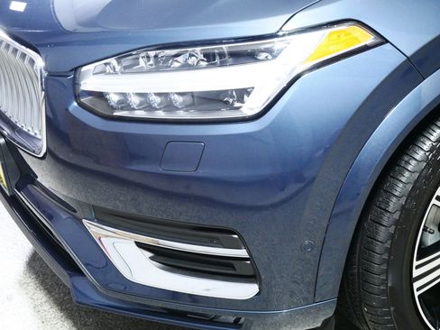 Used 2022 Volvo XC90 T6 Inscription w/ Lounge Package image 16