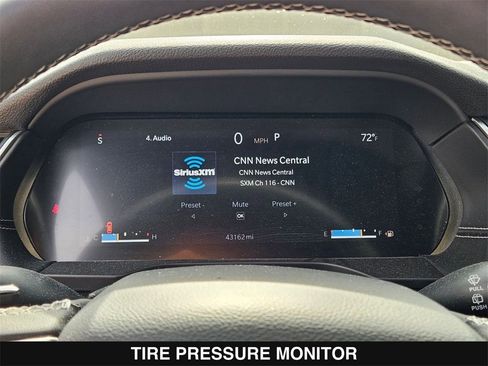 Used 2023 Jeep Grand Cherokee L Laredo image 13