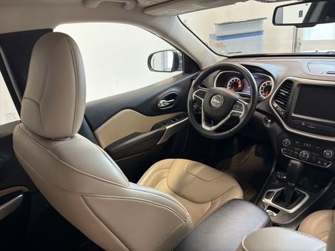 Used 2018 Jeep Cherokee Limited w/ Luxury Group image 28