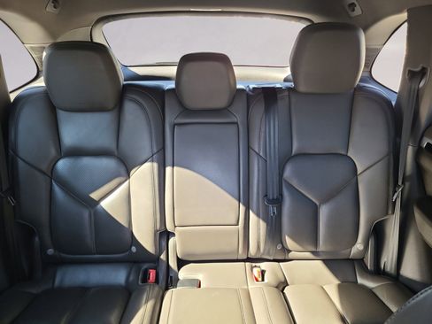 Used 2016 Porsche Cayenne image 18