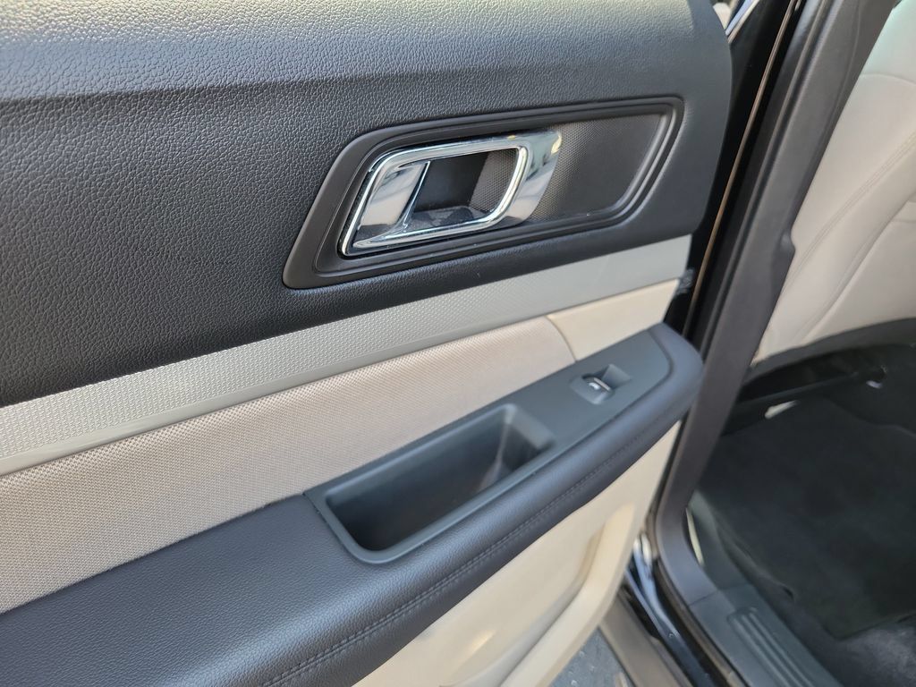 Used 2018 Ford Explorer FWD image 19