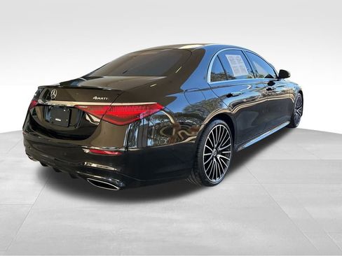 Used 2022 Mercedes-Benz S 580 4MATIC Sedan w/ AMG Line Package image 3