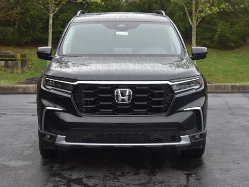 New 2025 Honda Pilot Touring image 2