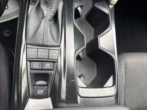 Used 2025 Toyota Camry LE w/ Convenience Package image 19