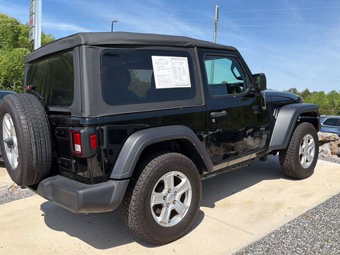 Used 2022 Jeep Wrangler Sport AWD/4WD image 3