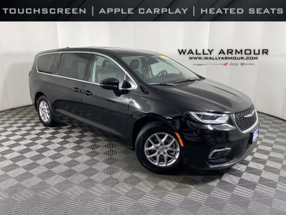 Used 2024 Chrysler Pacifica Touring-L