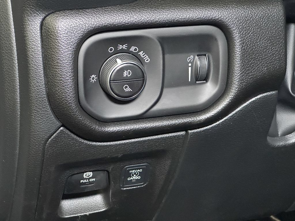 New 2026 RAM 1500 Express AWD/4WD image 19