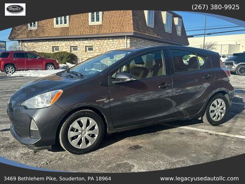 Used 2014 Toyota Prius C Two FWD image 4
