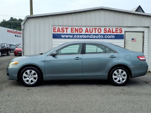 Used 2010 Toyota Camry LE FWD image 2