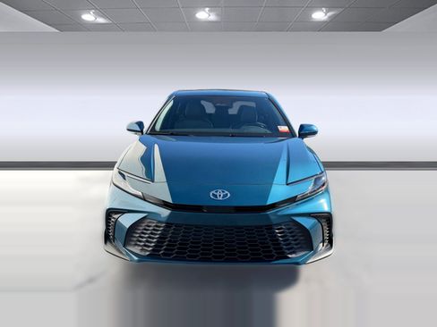 Used 2025 Toyota Camry SE w/ Convenience Package image 5