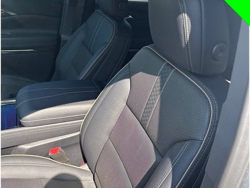 Used 2025 Chevrolet Traverse High Country FWD image 10