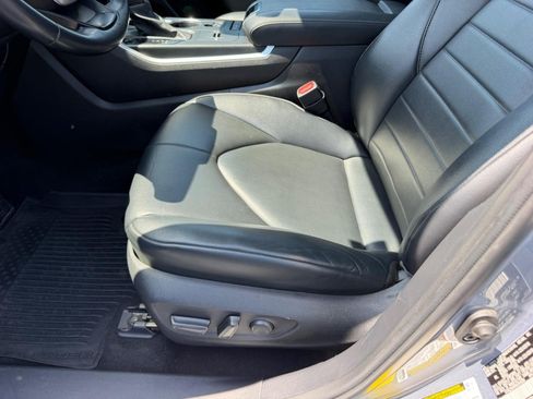 Used 2022 Toyota Highlander XLE FWD image 23