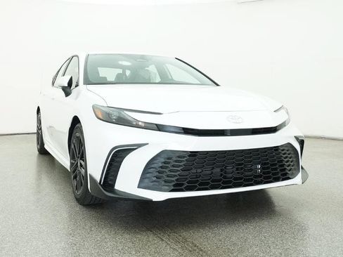 Used 2026 Toyota Camry SE FWD image 38