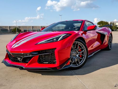 Used 2024 Chevrolet Corvette Z06 w/ Z07 Performance Package RWD image 7