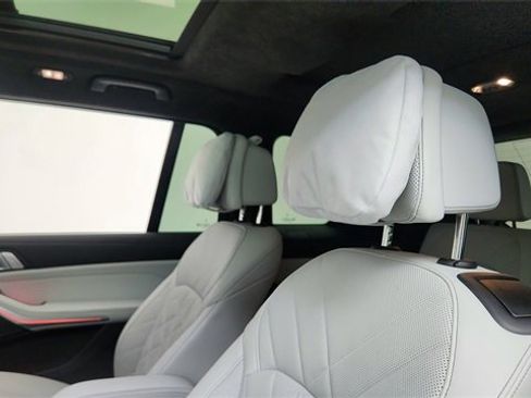 Used 2025 BMW X7 xDrive40i w/ M Sport Package image 33