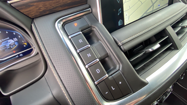 Used 2024 Chevrolet Tahoe Premier AWD/4WD image 19