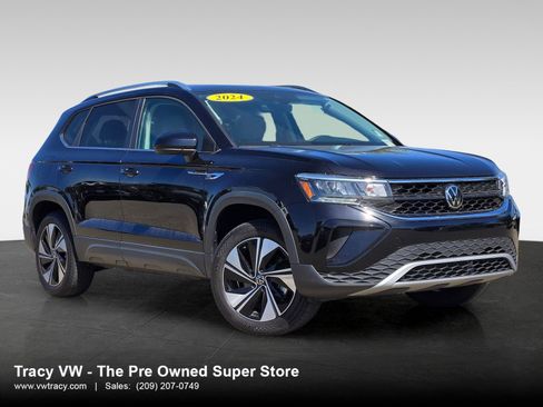 Used 2024 Volkswagen Taos SE w/ Panoramic Sunroof Package image 1