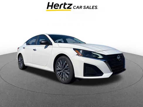 Used 2025 Nissan Altima 2.5 SV image 1