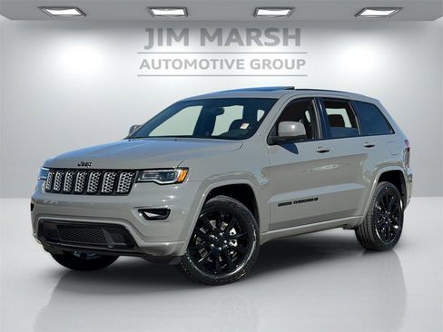 Used 2022 Jeep Grand Cherokee Laredo X image 2