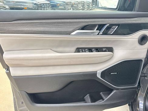 Used 2024 Jeep Wagoneer Series II w/ Flexible Seating Group RWD image 27