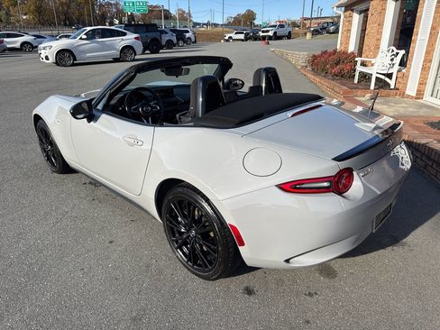Used 2024 MAZDA MX-5 Miata Club image 14