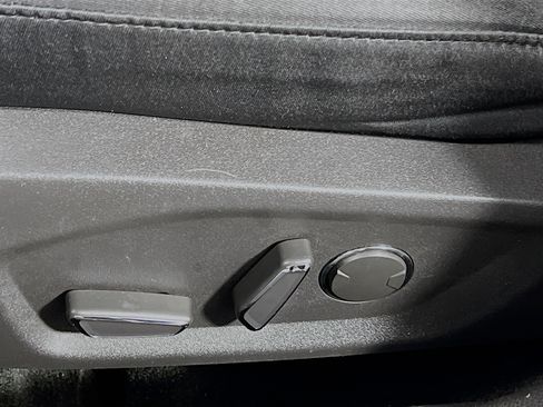 Used 2016 Ford Fusion SE w/ Equipment Group 201A image 16