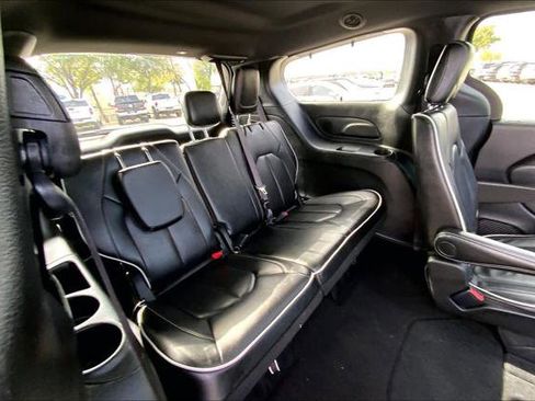 Certified 2025 Chrysler Pacifica Limited image 17