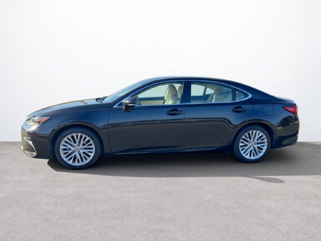 Used 2017 Lexus ES 350 w/ Ultra Luxury Package FWD image 2