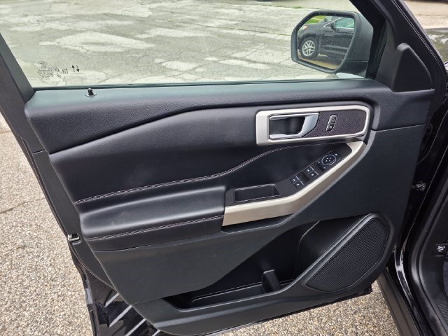 Used 2023 Ford Explorer XLT w/ Equipment Group 202A AWD/4WD image 23