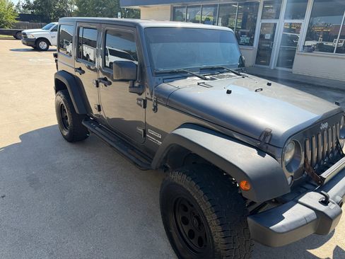 Used 2018 Jeep Wrangler Unlimited Sport w/ Connectivity Group image 16