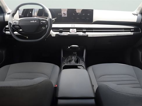 Used 2025 Kia K4 EX image 16