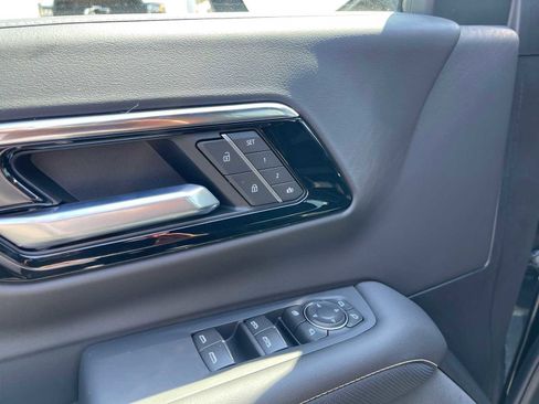 New 2025 Chevrolet Suburban Premier image 24