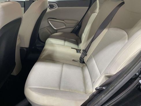 Used 2023 Kia Soul LX w/ LX Technology Package FWD image 13