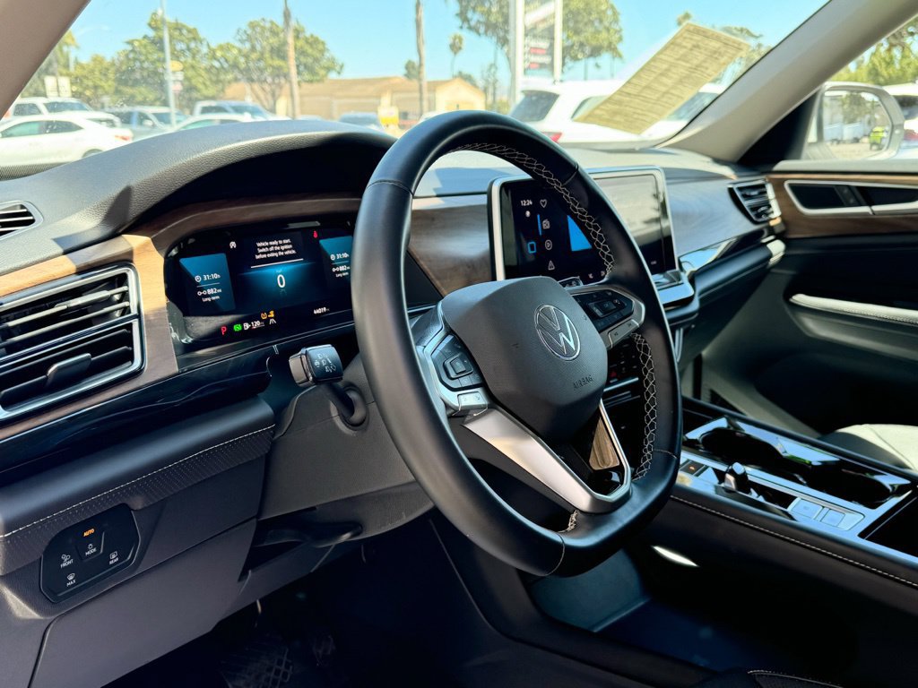 Used 2025 Volkswagen Atlas SE FWD image 11