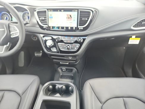 New 2026 Chrysler Pacifica Select image 21