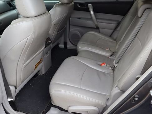Used 2013 Toyota Highlander SE AWD/4WD image 6