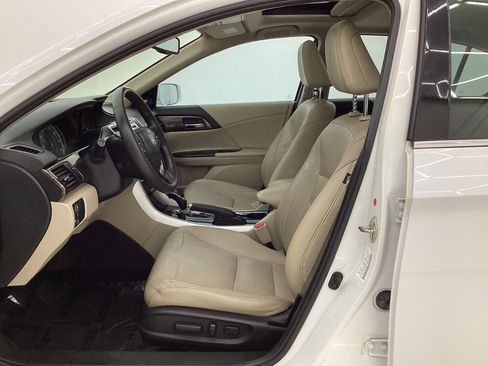 Used 2016 Honda Accord Touring image 14