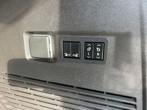 Used 2021 GMC Yukon Denali w/ Denali Premium Package image 35