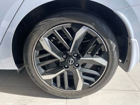 Used 2024 Nissan Versa SR w/ Trunk Package image 17