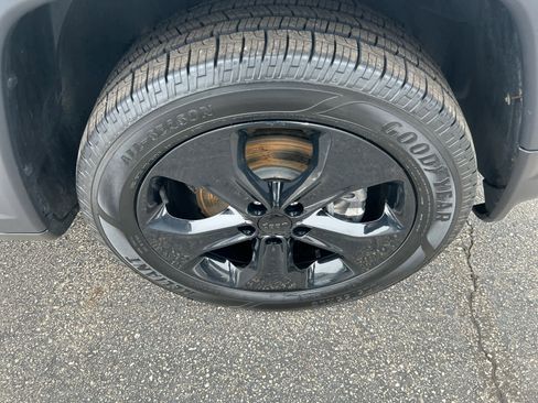 Used 2021 Jeep Compass Latitude image 9